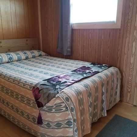 Blue Spruces Cottages Hampton Esterno foto
