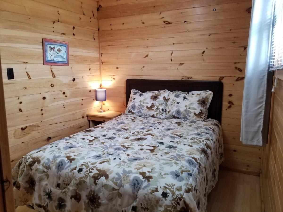 Blue Spruces Cottages Hampton Esterno foto