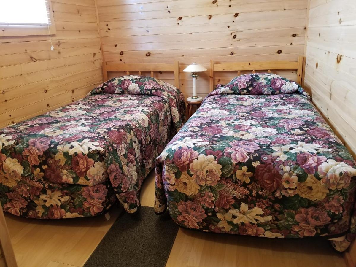 Blue Spruces Cottages Hampton Esterno foto