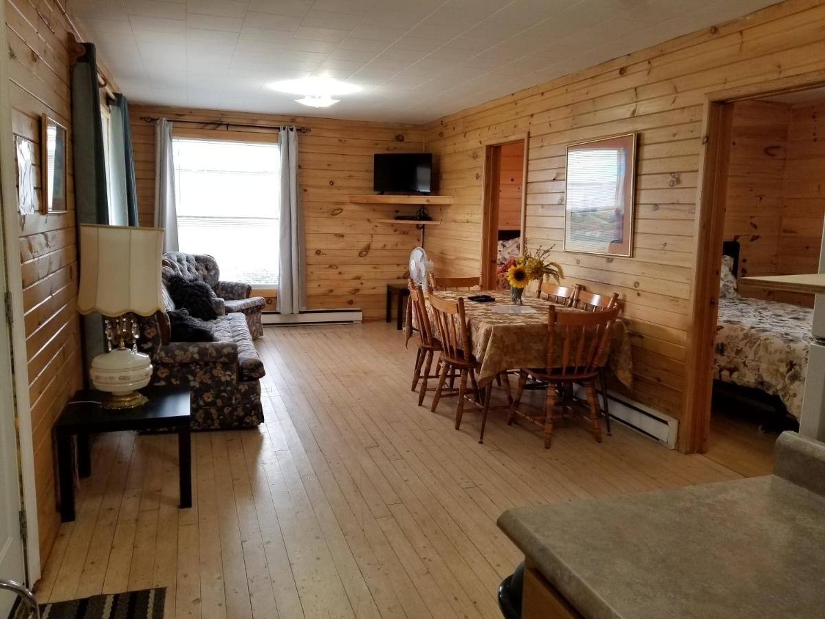 Blue Spruces Cottages Hampton Esterno foto