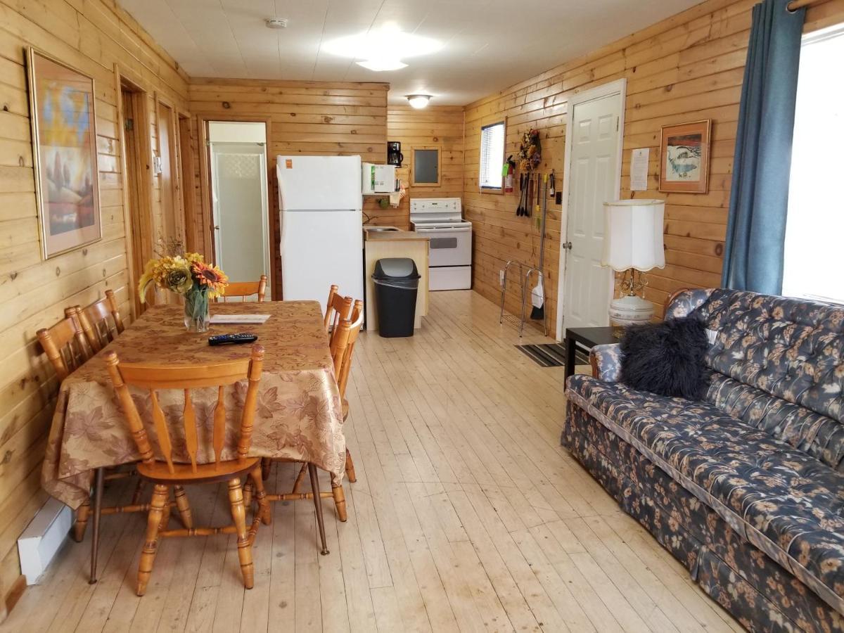 Blue Spruces Cottages Hampton Esterno foto