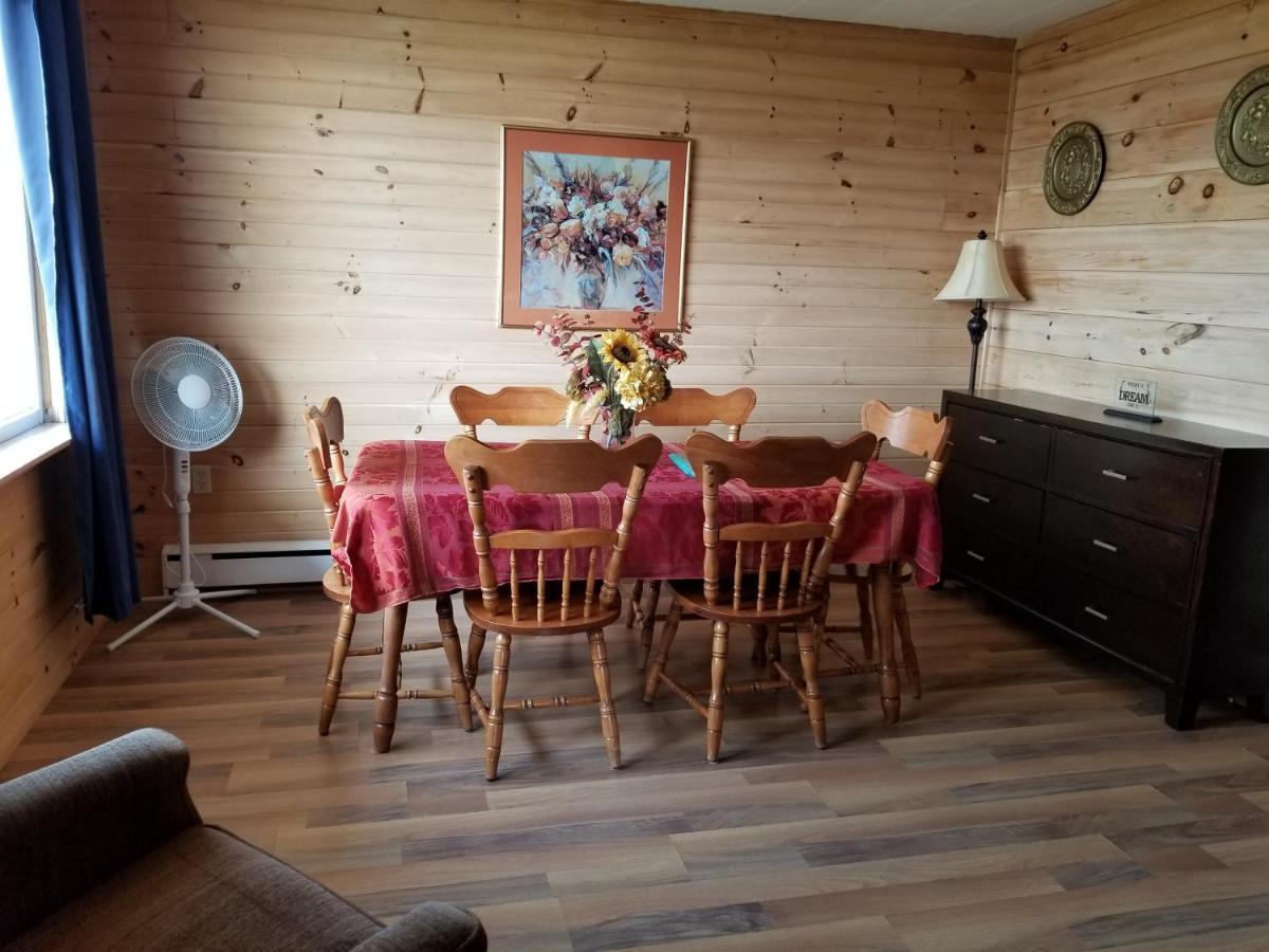 Blue Spruces Cottages Hampton Esterno foto
