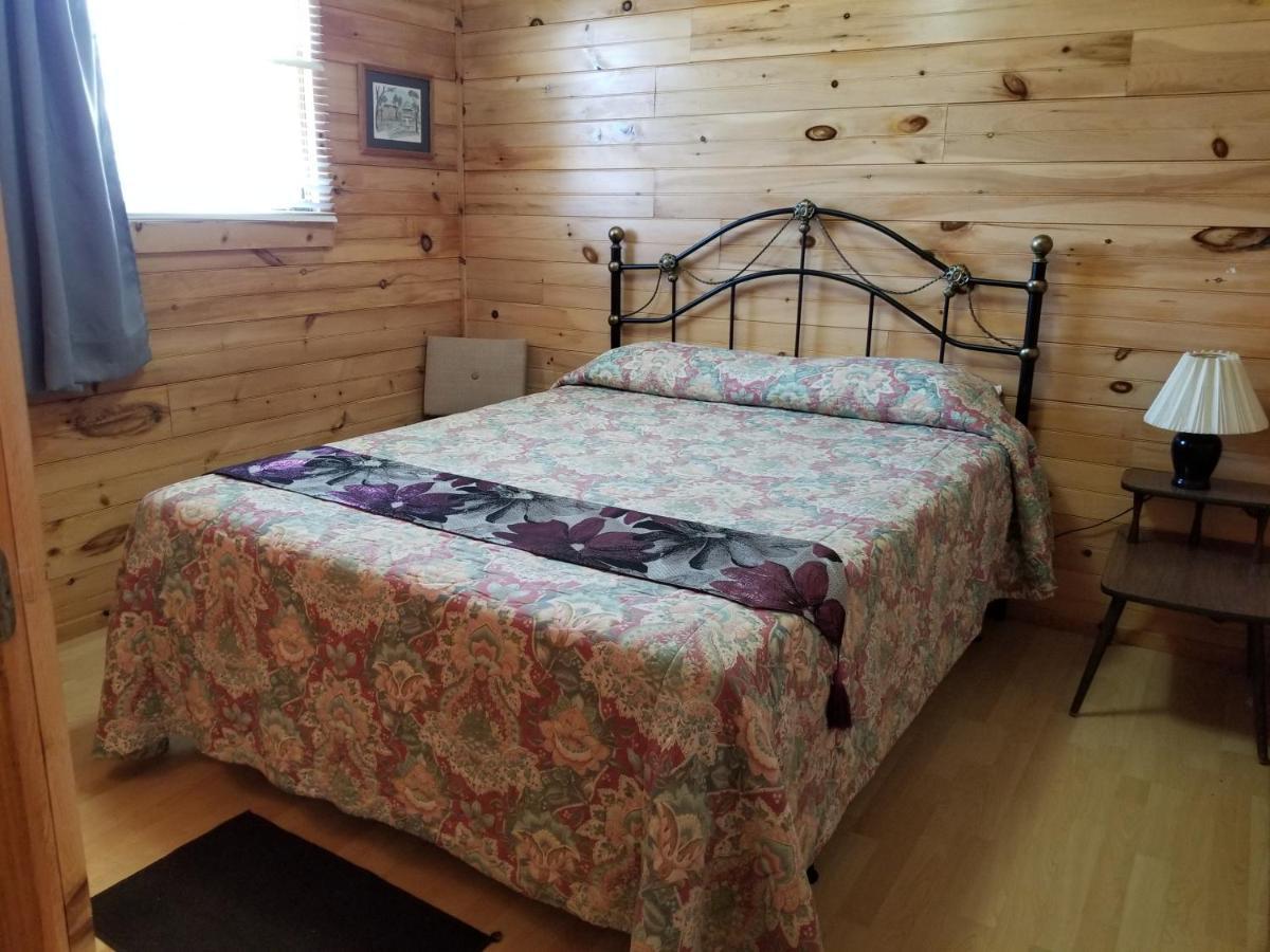 Blue Spruces Cottages Hampton Esterno foto