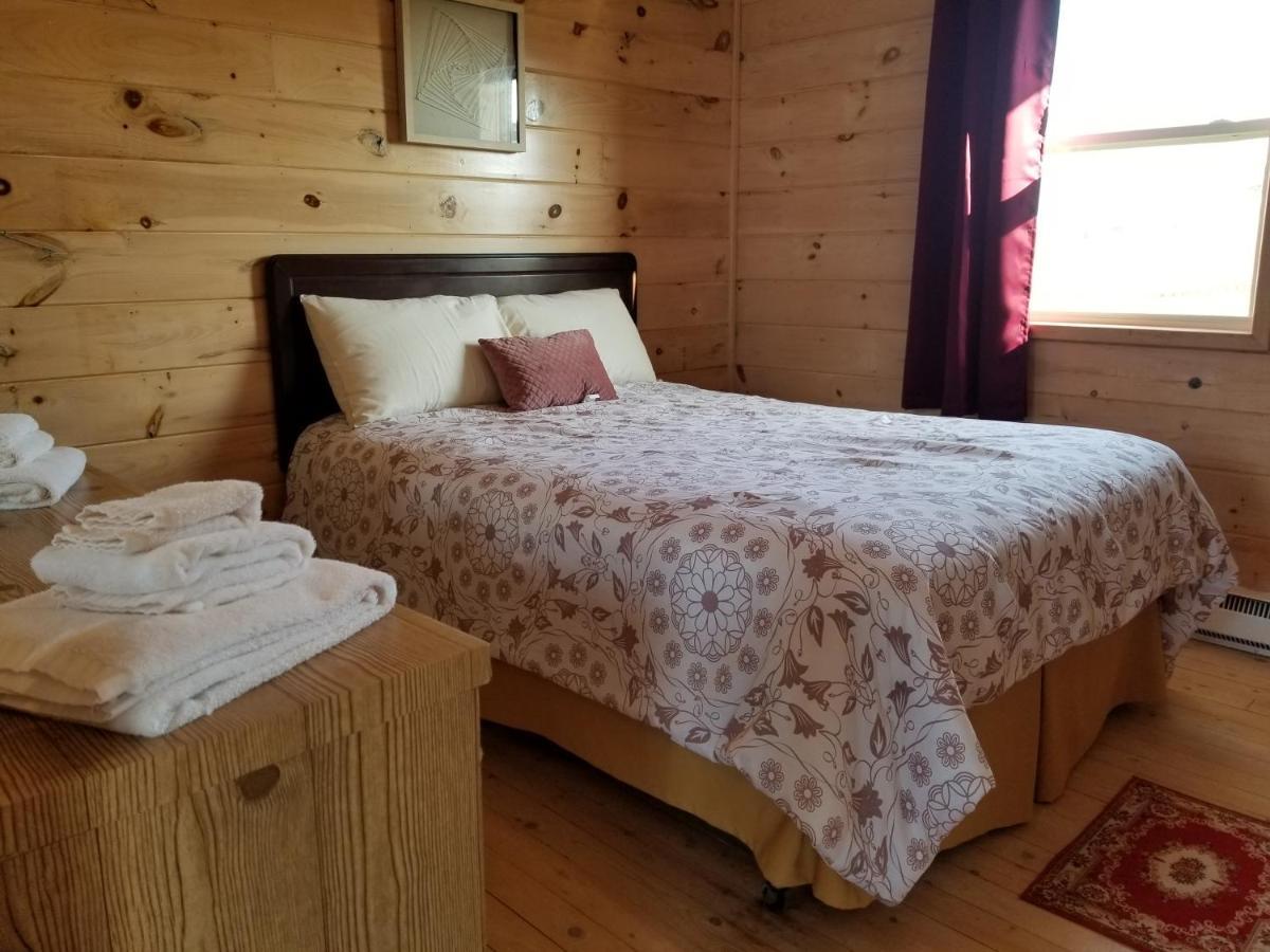 Blue Spruces Cottages Hampton Esterno foto