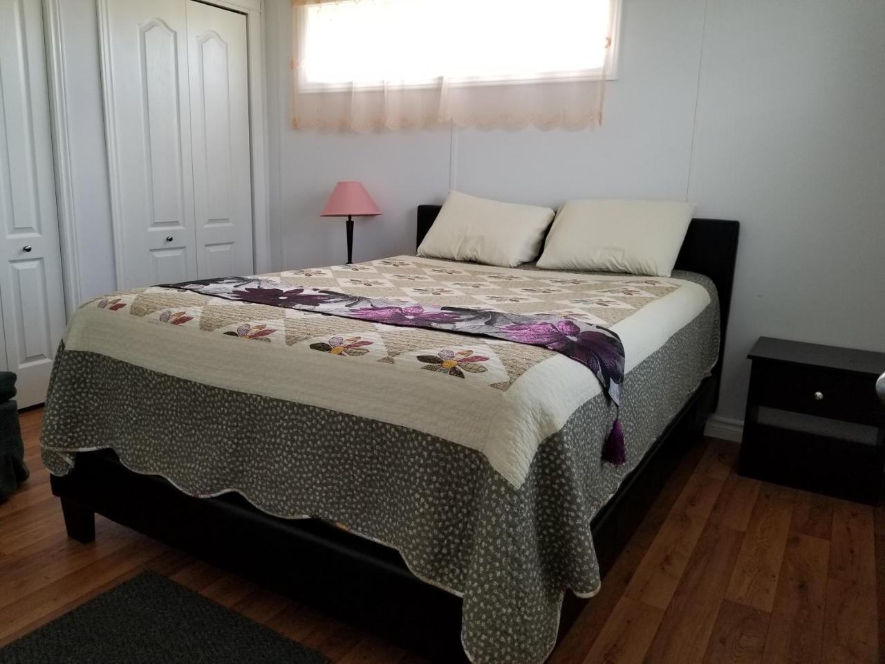 Blue Spruces Cottages Hampton Esterno foto