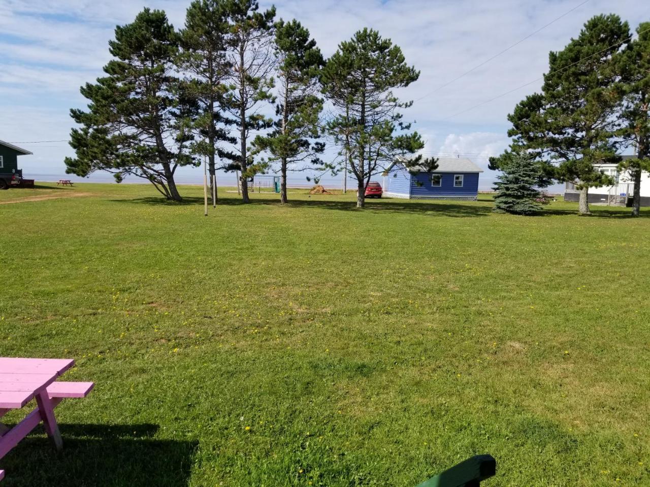 Blue Spruces Cottages Hampton Esterno foto