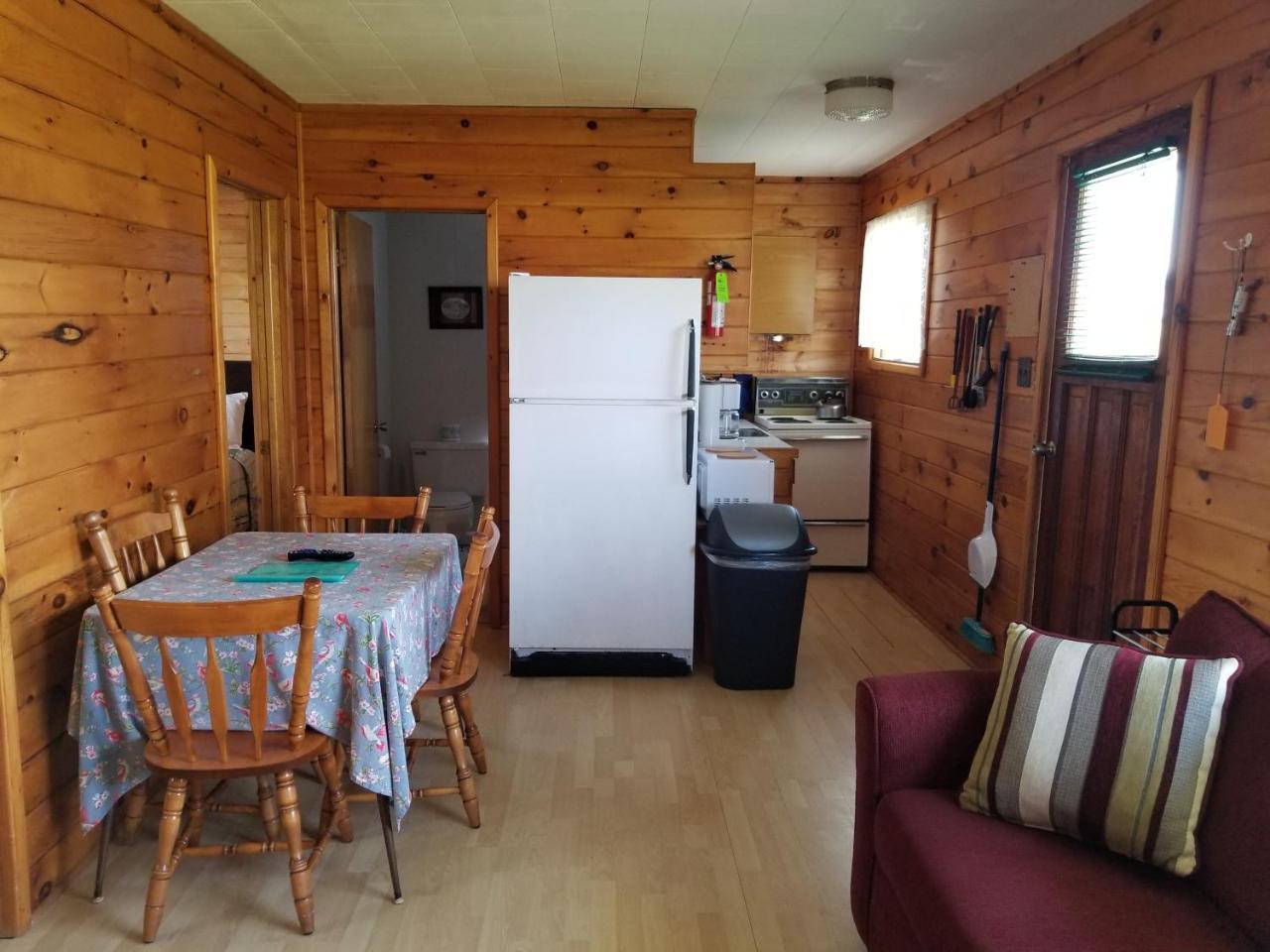 Blue Spruces Cottages Hampton Esterno foto