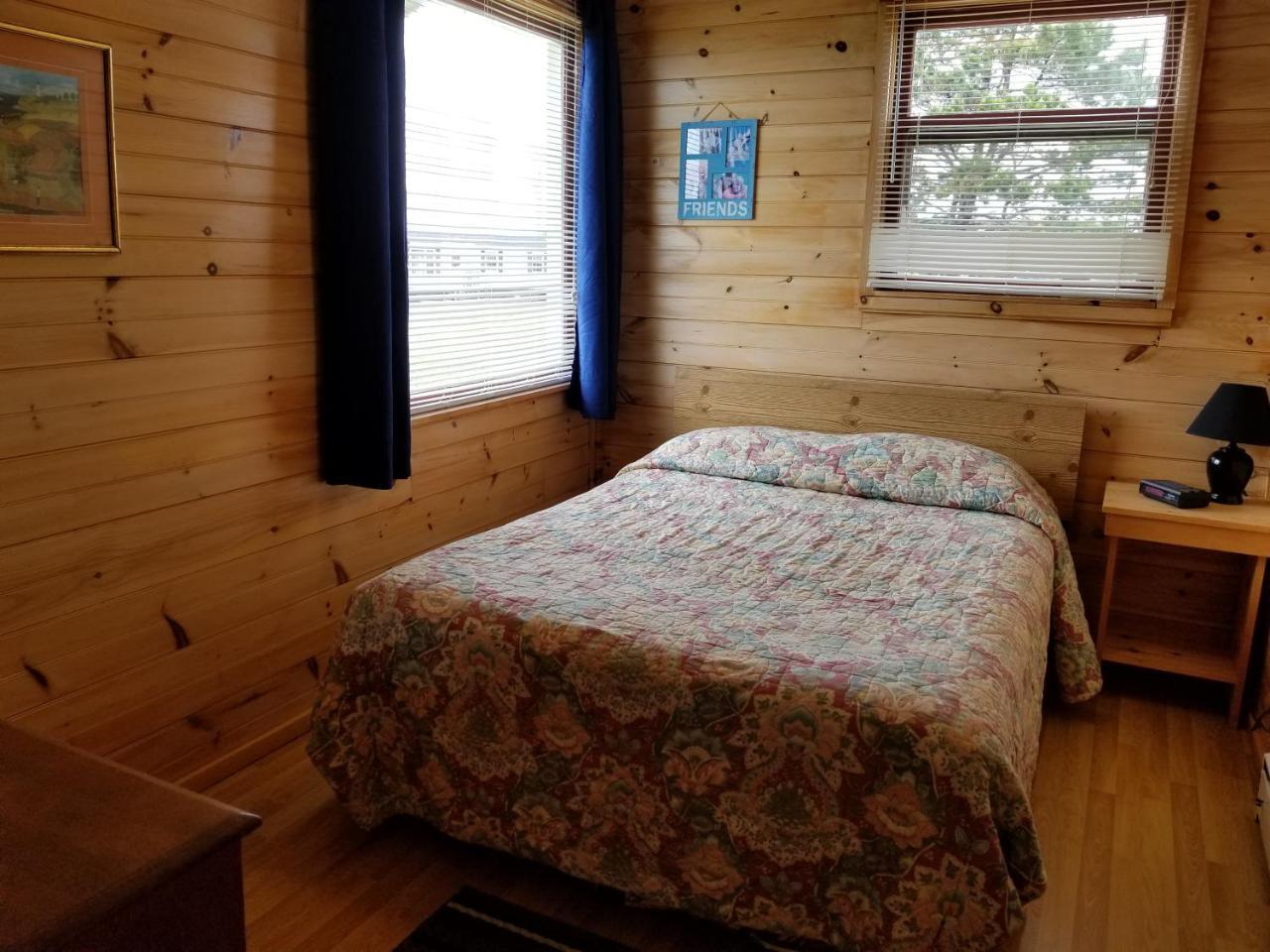 Blue Spruces Cottages Hampton Esterno foto