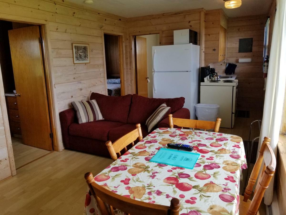 Blue Spruces Cottages Hampton Esterno foto
