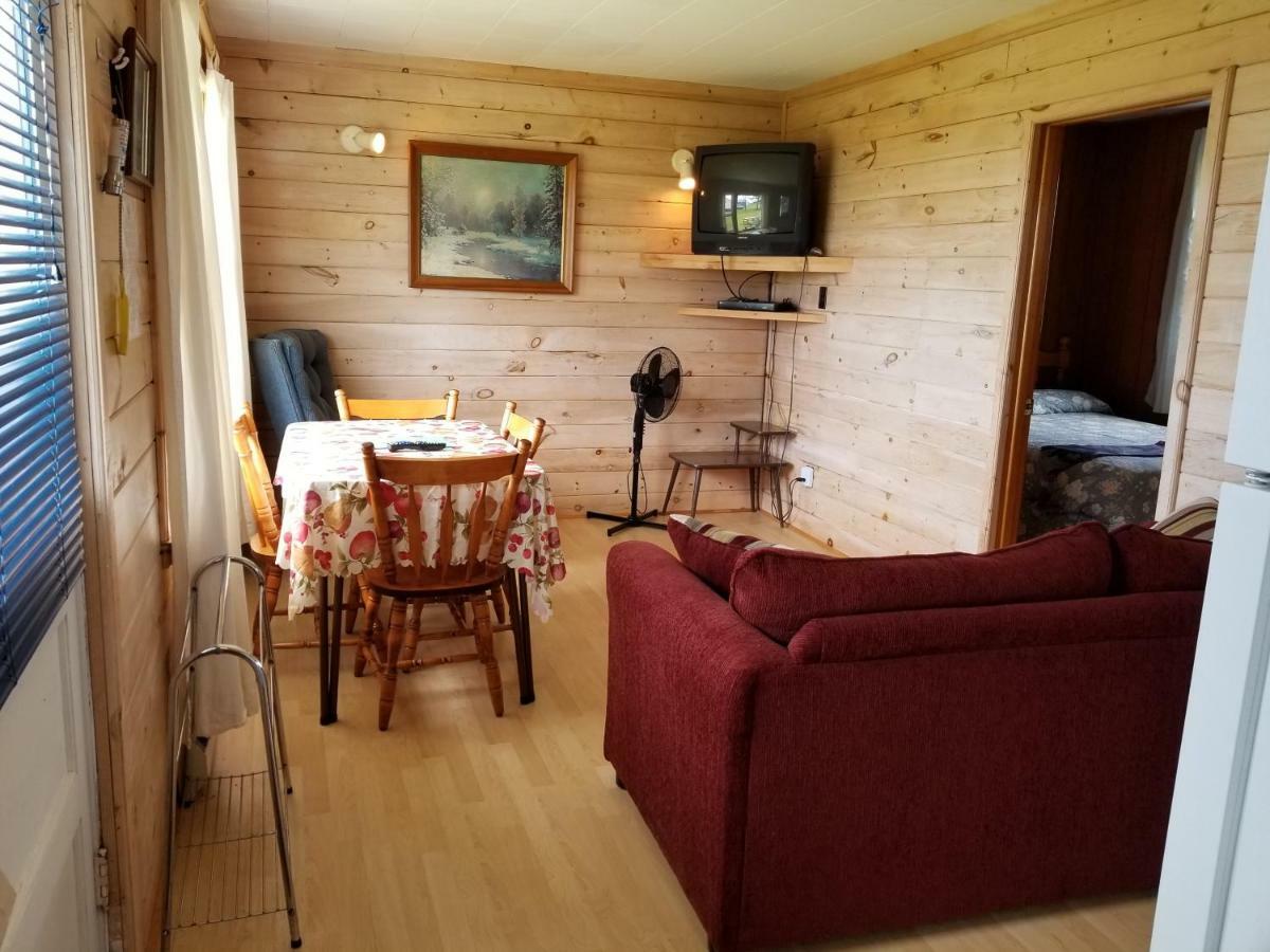 Blue Spruces Cottages Hampton Esterno foto
