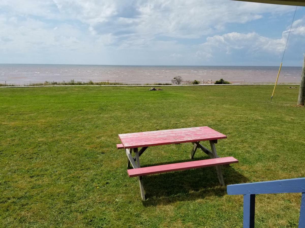 Blue Spruces Cottages Hampton Esterno foto