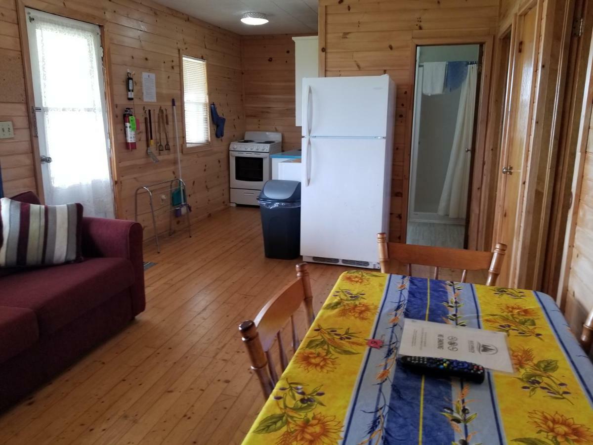 Blue Spruces Cottages Hampton Esterno foto