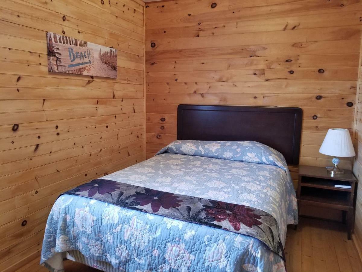 Blue Spruces Cottages Hampton Esterno foto