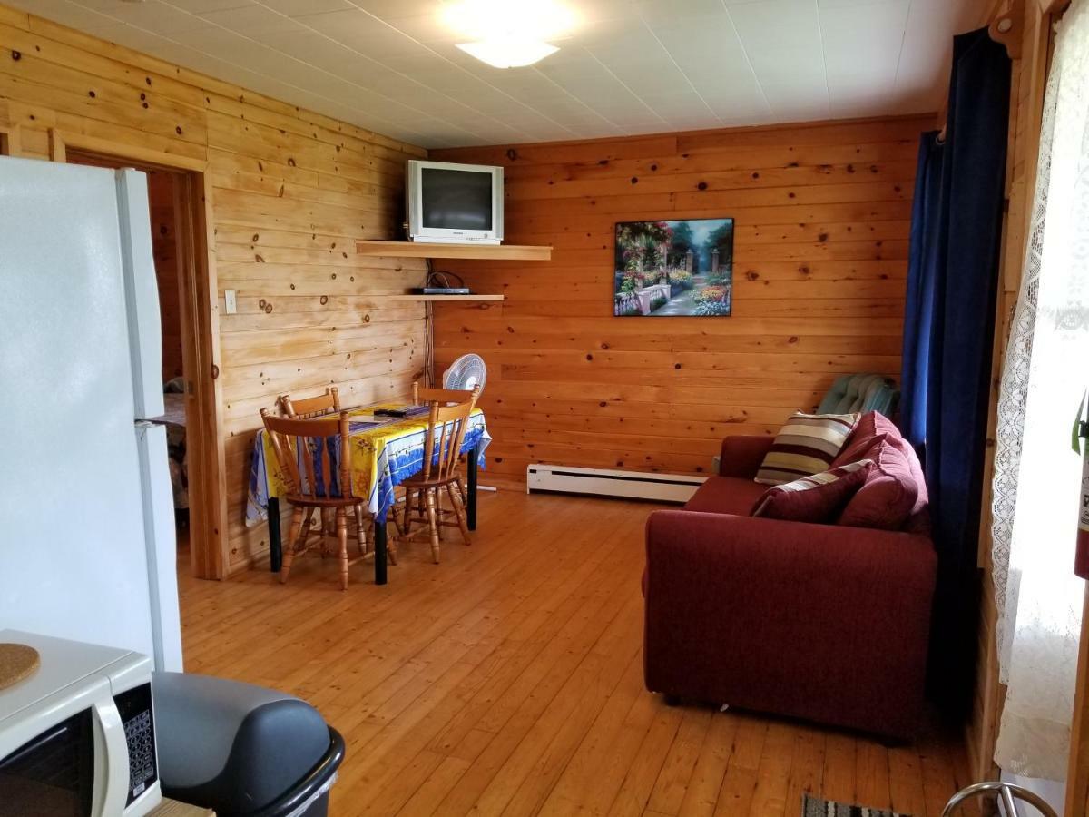 Blue Spruces Cottages Hampton Esterno foto