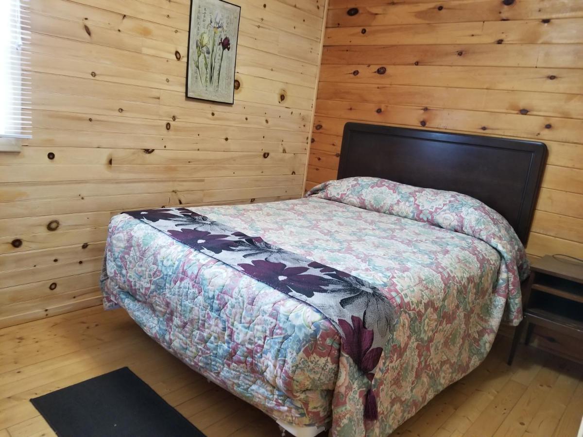 Blue Spruces Cottages Hampton Esterno foto